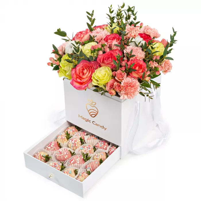 Коробка - сюрприз с клубникой «Весенний миг»