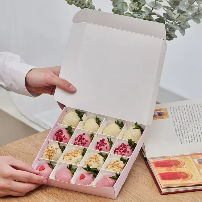 Набор из 16 клубник в шоколаде на 14 февраля