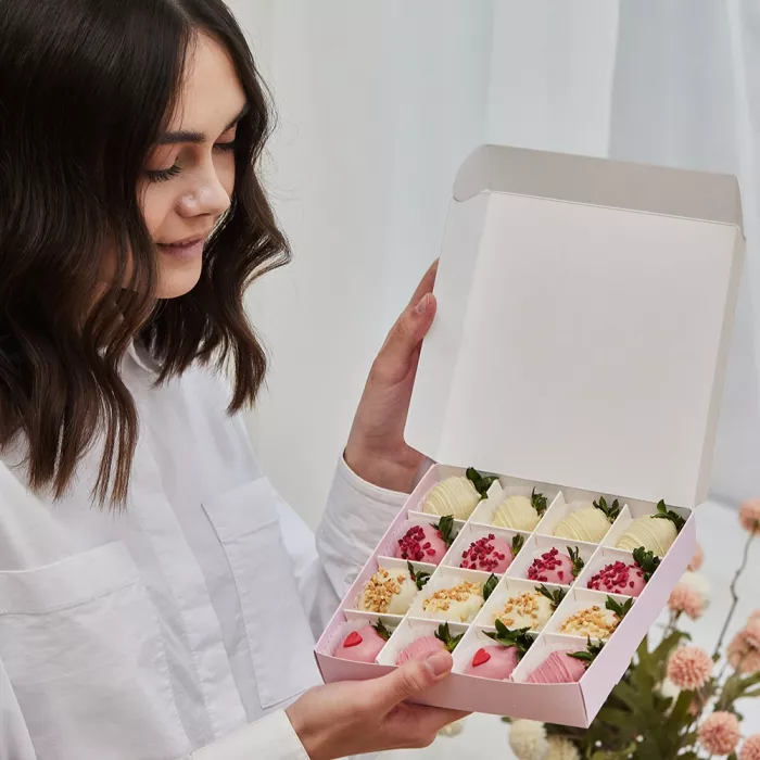 Набор из 16 клубник в шоколаде на 14 февраля