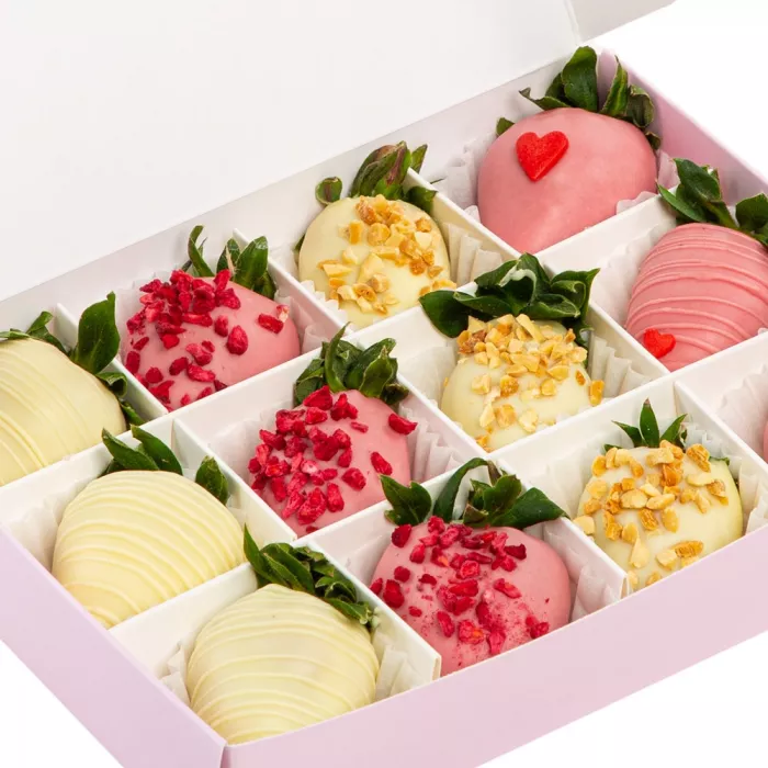 Набор из 12 клубник в шоколаде на 14 февраля