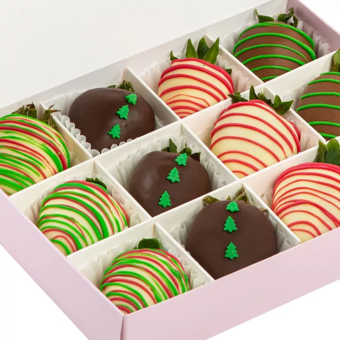 Новогодний набор из 12 клубник в шоколаде Новогодний набор из 12 клубник в шоколаде