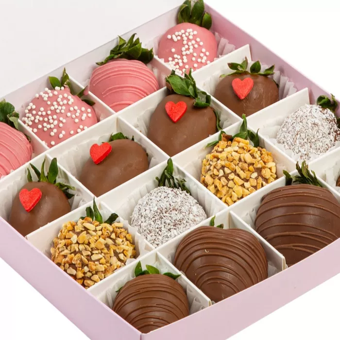Набор из 16 клубник в шоколаде "Послание сердца"