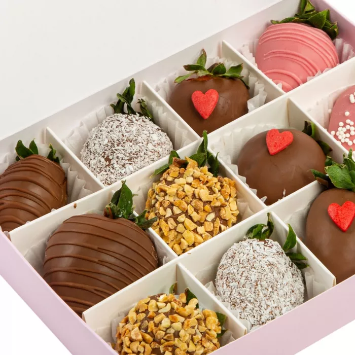 Набор из 12 клубник в шоколаде "Послание сердца" Набор из 12 клубник в шоколаде "Послание сердца"