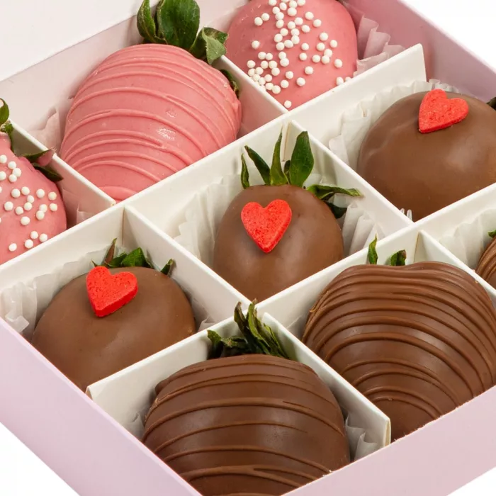Набор из 9 клубник в шоколаде "Послание сердца"