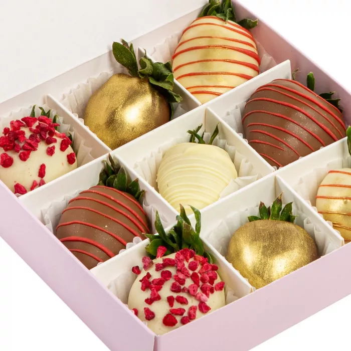 Набор из 9 клубник в шоколаде "GOLD"