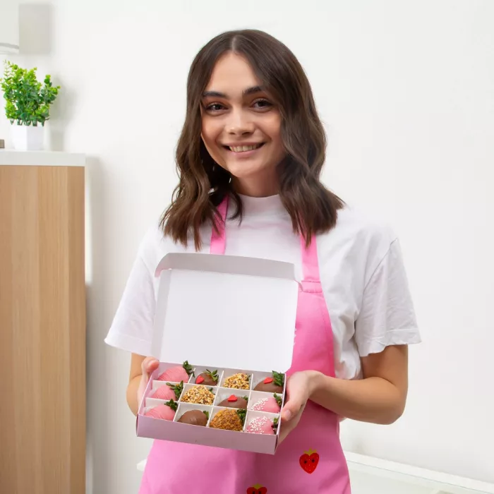 Набор из 12 клубник в шоколаде "Послание сердца" Набор из 12 клубник в шоколаде "Послание сердца"