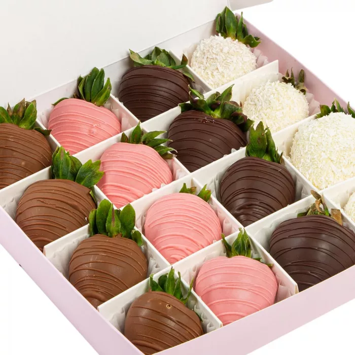 Набор из 16 клубник в шоколаде "Пять хитов" Набор из 16 клубник в шоколаде "Пять хитов"