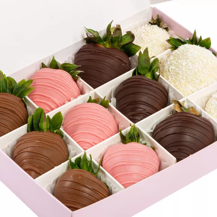 Набор из 12 клубник в шоколаде "Пять хитов"