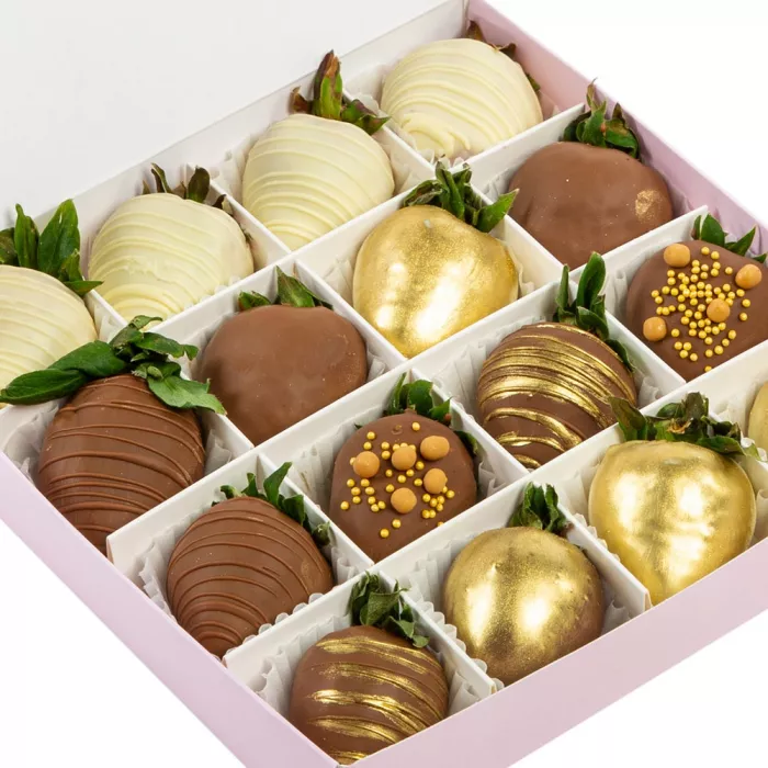 Набор из 16 клубник в шоколаде "Золотой бриз"
