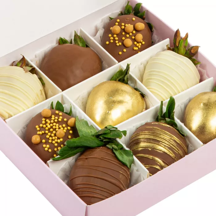Набор из 9 клубник в шоколаде "Золотой бриз"