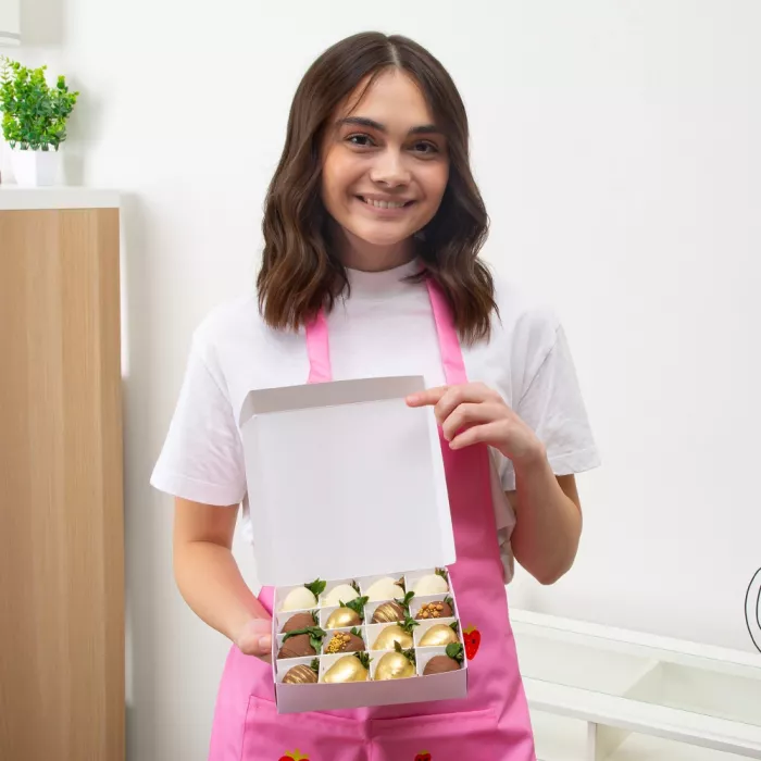 Набор из 16 клубник в шоколаде "Золотой бриз"