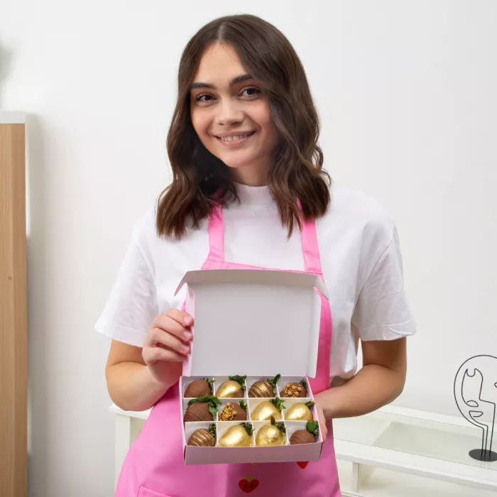 Набор из 12 клубник в шоколаде "Золотой бриз"