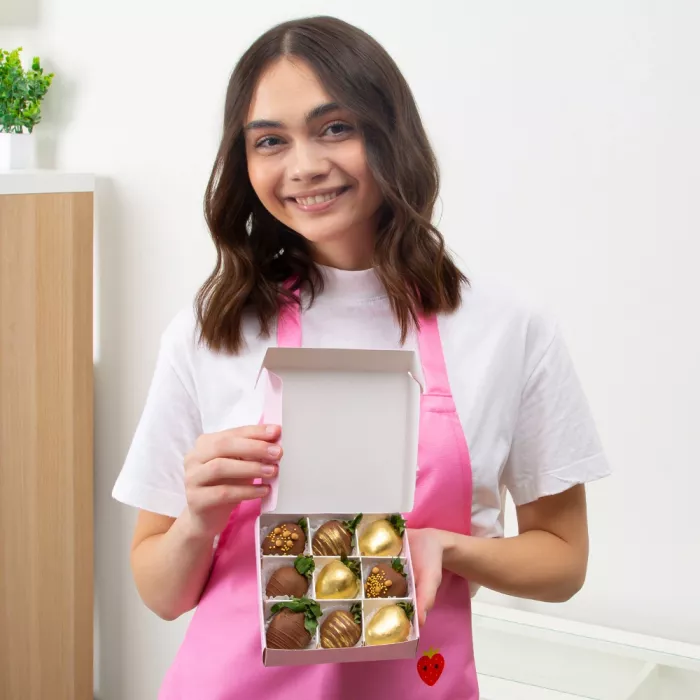 Набор из 9 клубник в шоколаде "Золотой бриз"