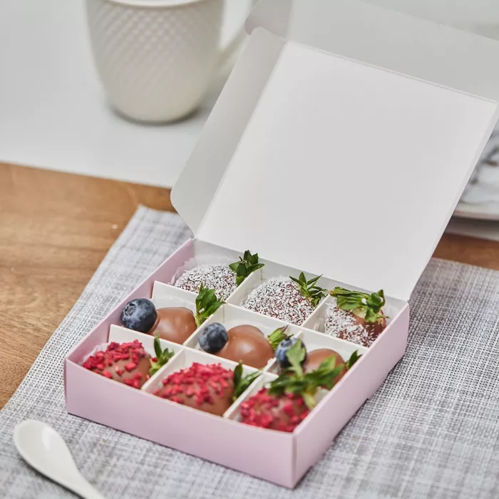 Набор из 9 клубник в шоколаде с голубикой "Маме"