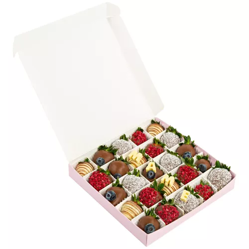 Набор из 25 клубник в шоколаде с голубикой "Маме" Набор из 25 клубник в шоколаде с голубикой "Маме"