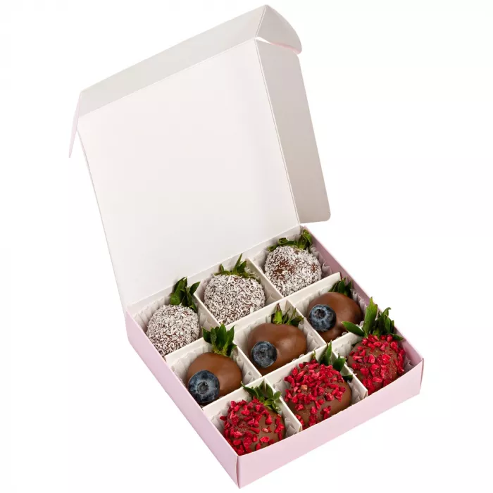 Набор из 9 клубник в шоколаде с голубикой "Маме"