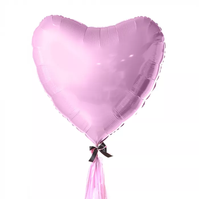 Облако с большим розовым сердцем