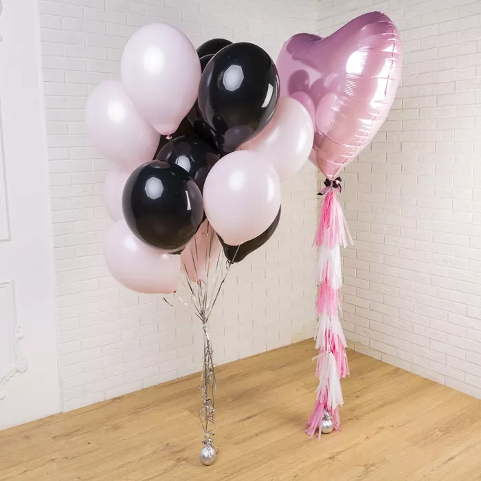 Облако с большим розовым сердцем