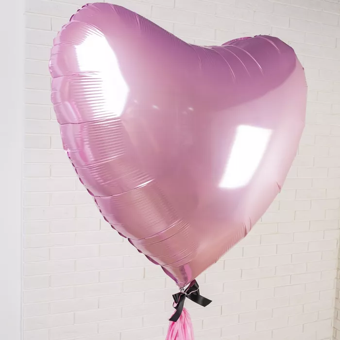 Облако с большим розовым сердцем