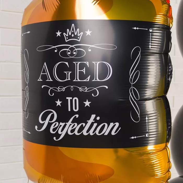 Фонтан шаров с золотым ананасом