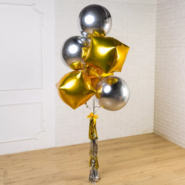 Облако из серебряных сфер и золотых кубов