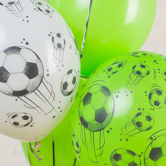 Фонтан шаров с футбольным мячом