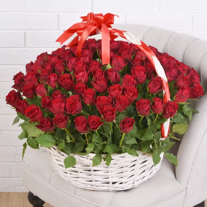 101 красная роза в корзине