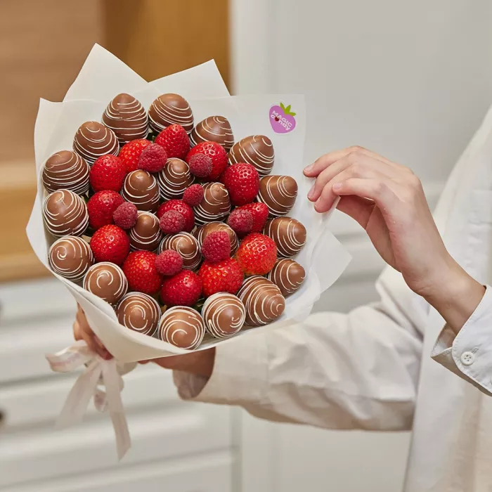 Букет из клубники (Сердце чувств размер M)