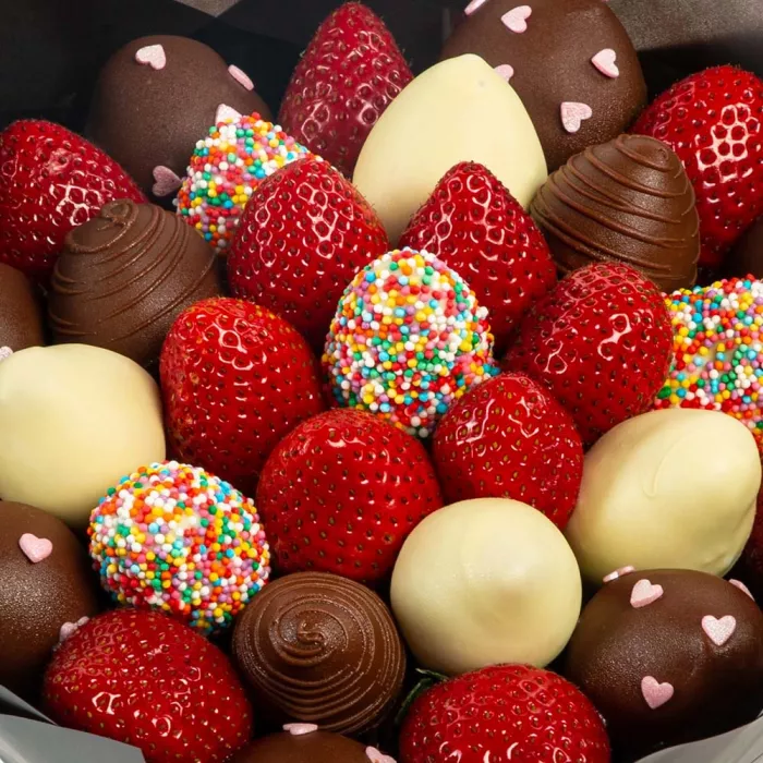 Букет из клубники (Конфетти размер M)