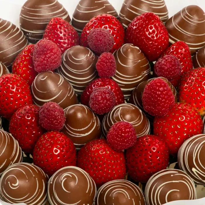 Букет из клубники (Сердце чувств размер M)