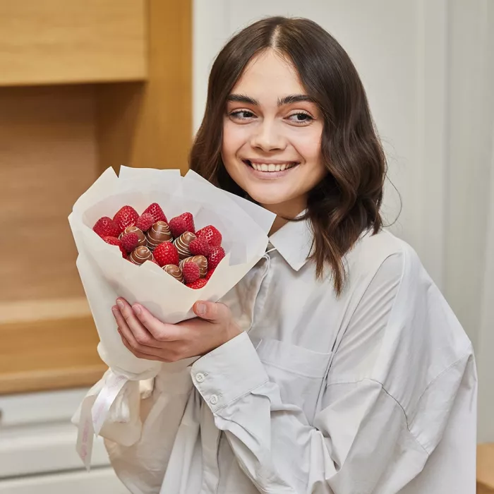 Букет из клубники (Сердце чувств размер S) Букет из клубники (Сердце чувств размер S)