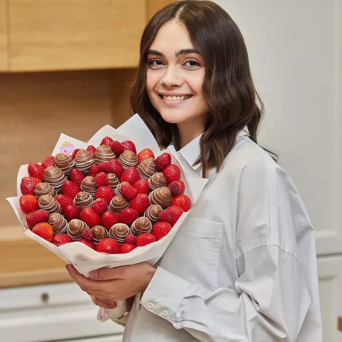 Букет из клубники (Сердце чувств размер L)