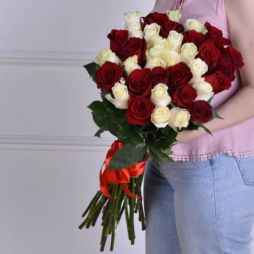 35 разноцветных роз Эквадор 70 см