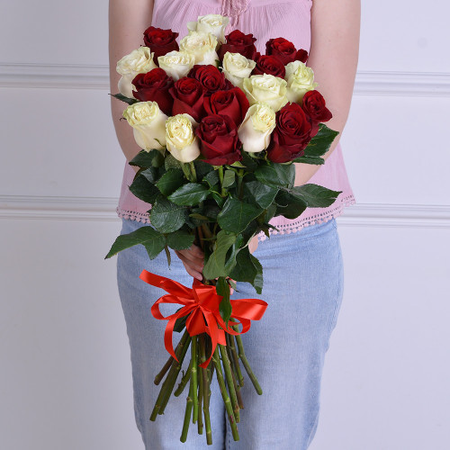 Монобукет из 21 разноцветной розы Эквадор 70 см