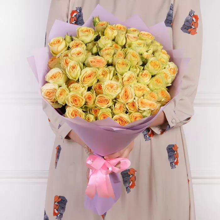 Букет из 19 желтых кустовых роз