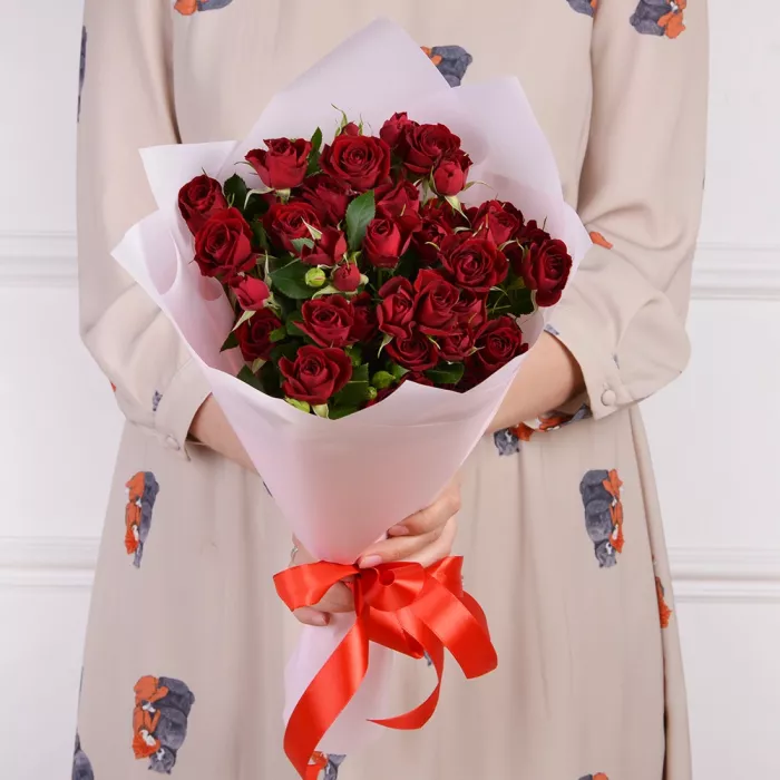 Букет из 7 красных кустовых роз