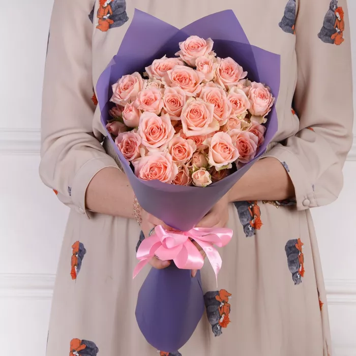 9 розовых кустовых роз