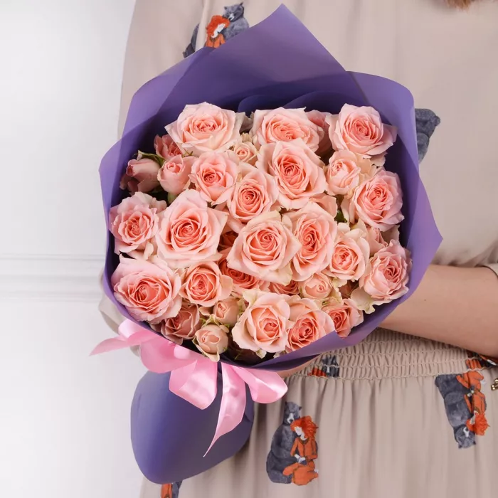 9 розовых кустовых роз