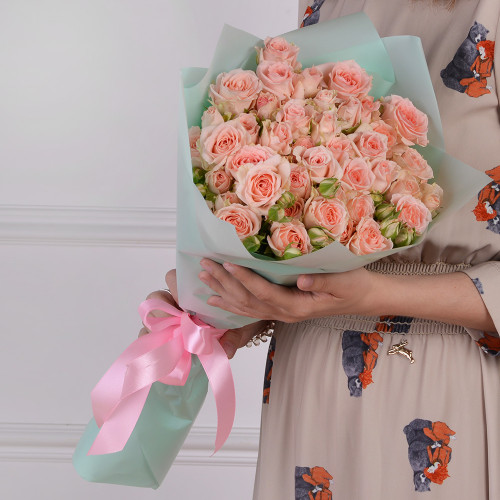 11 нежно-розовых кустовых роз 50 см