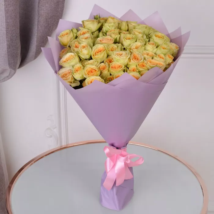 Букет из 19 желтых кустовых роз