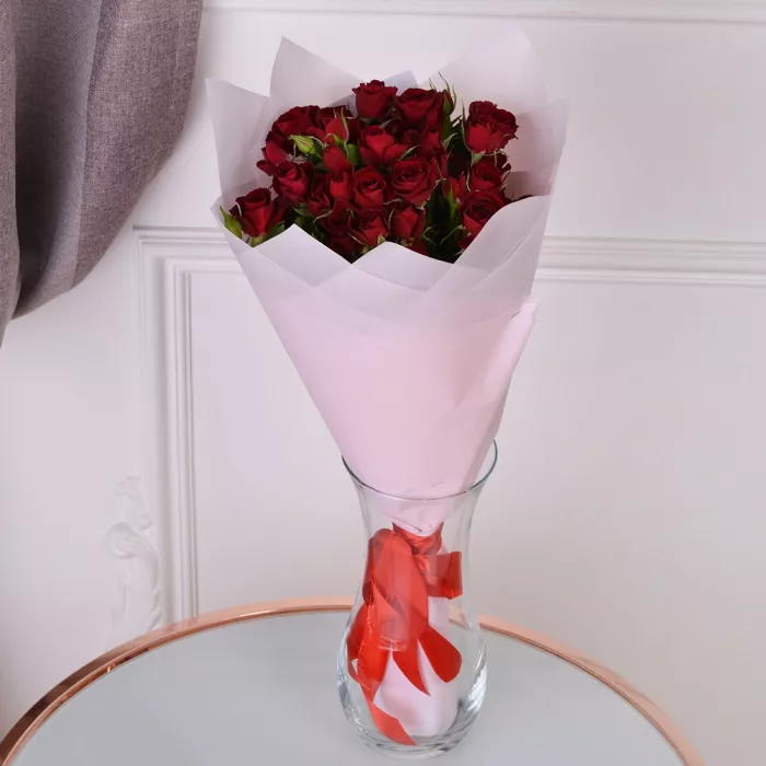 Букет из 7 красных кустовых роз