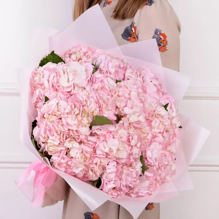 15 розовых гортензий