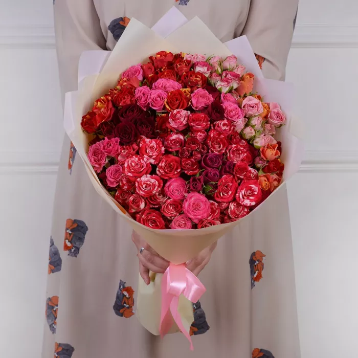 35 кустовых роз микс в пленке