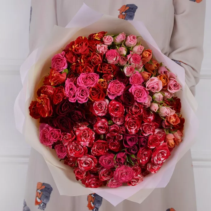 35 кустовых роз микс в пленке