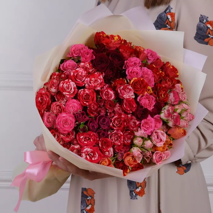 35 кустовых роз микс в пленке