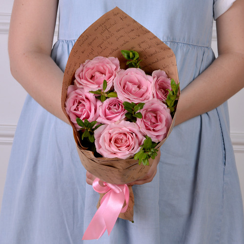 Монобукет из 7 нежно-розовых роз 40 см