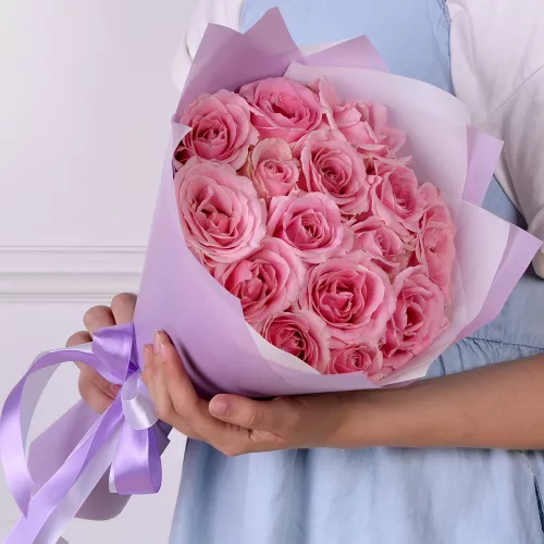 Монобукет из 15 нежно-розовых роз 40 см