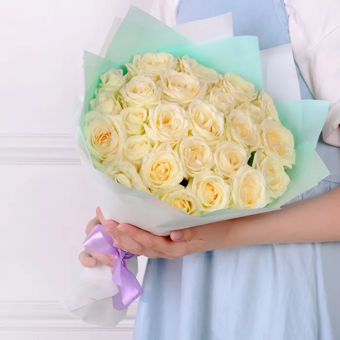 Букет из 25 белых роз 40 см Букет из 25 белых роз 40 см