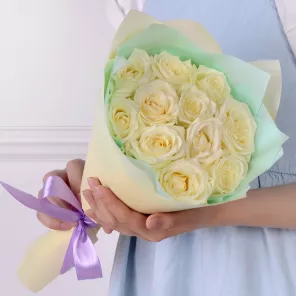 11 белых роз 40 см