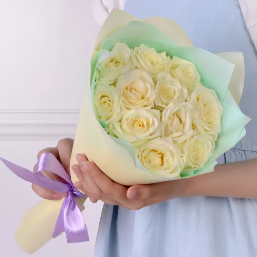 11 белых роз 40 см